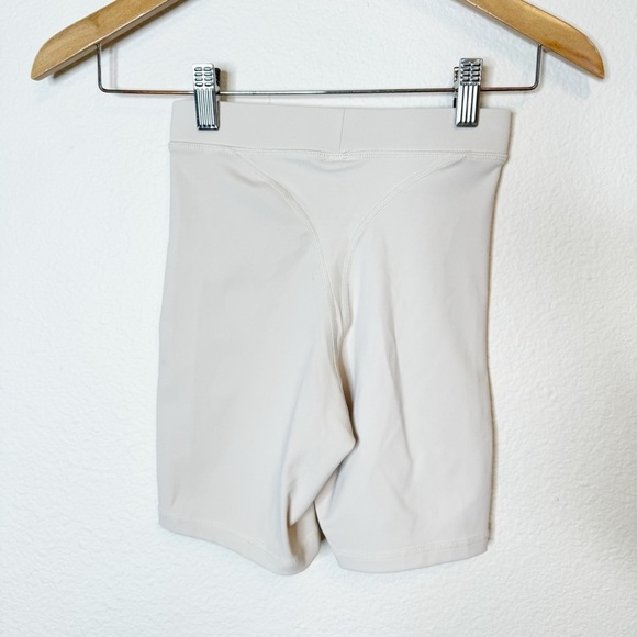 Vanquish Fitness Ivory Enhance Nude Biker Shorts Size XS - Picture 4 of 6